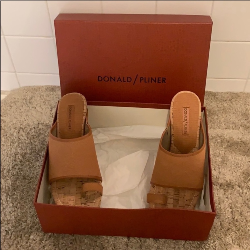 NWOT Donald J. Pliner Shoes